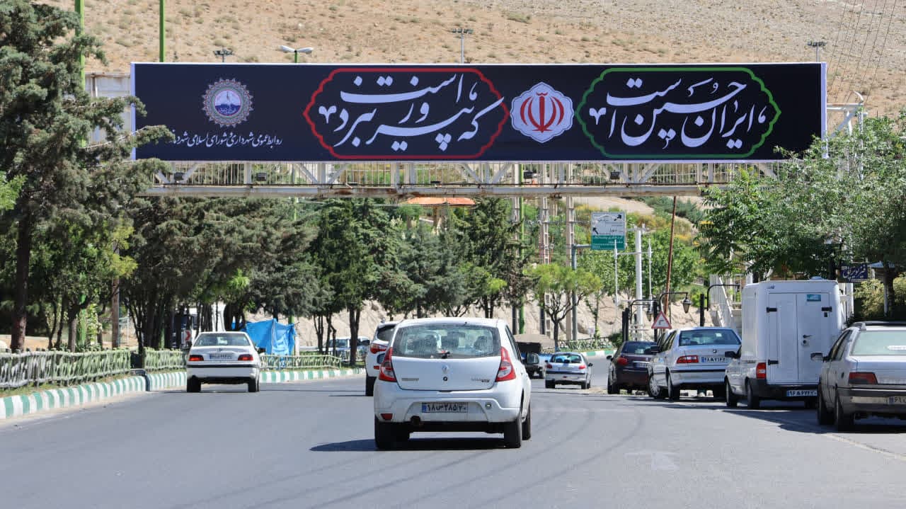 از میادین تا پل‌های عابر؛ دماوند جامه عزا بر تن کرد