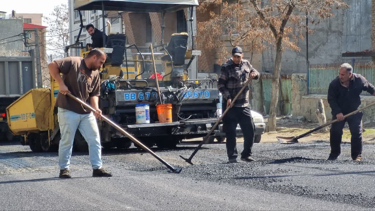 خانه‌تکانی‌شهری| اجرای عملیات روکش آسفالت مکانیزه خیابان توحید منطقه گیلاوند