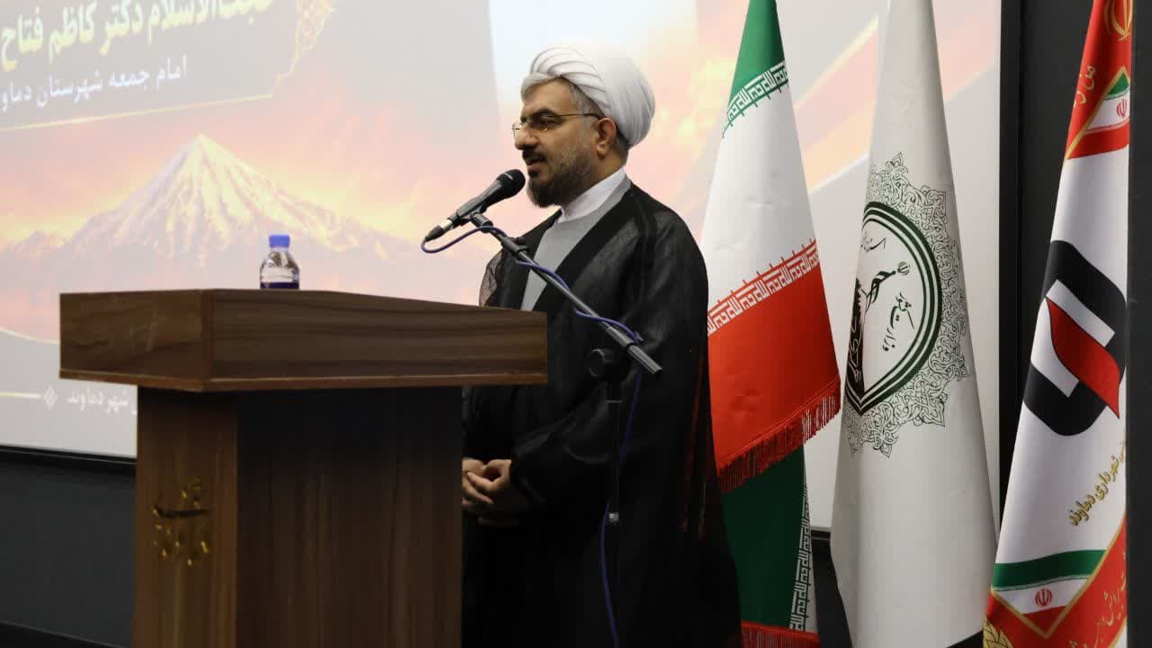 تقدیر امام جمعه دماوند از آتش‌نشانان و خانواده‌های فداکار آنان
