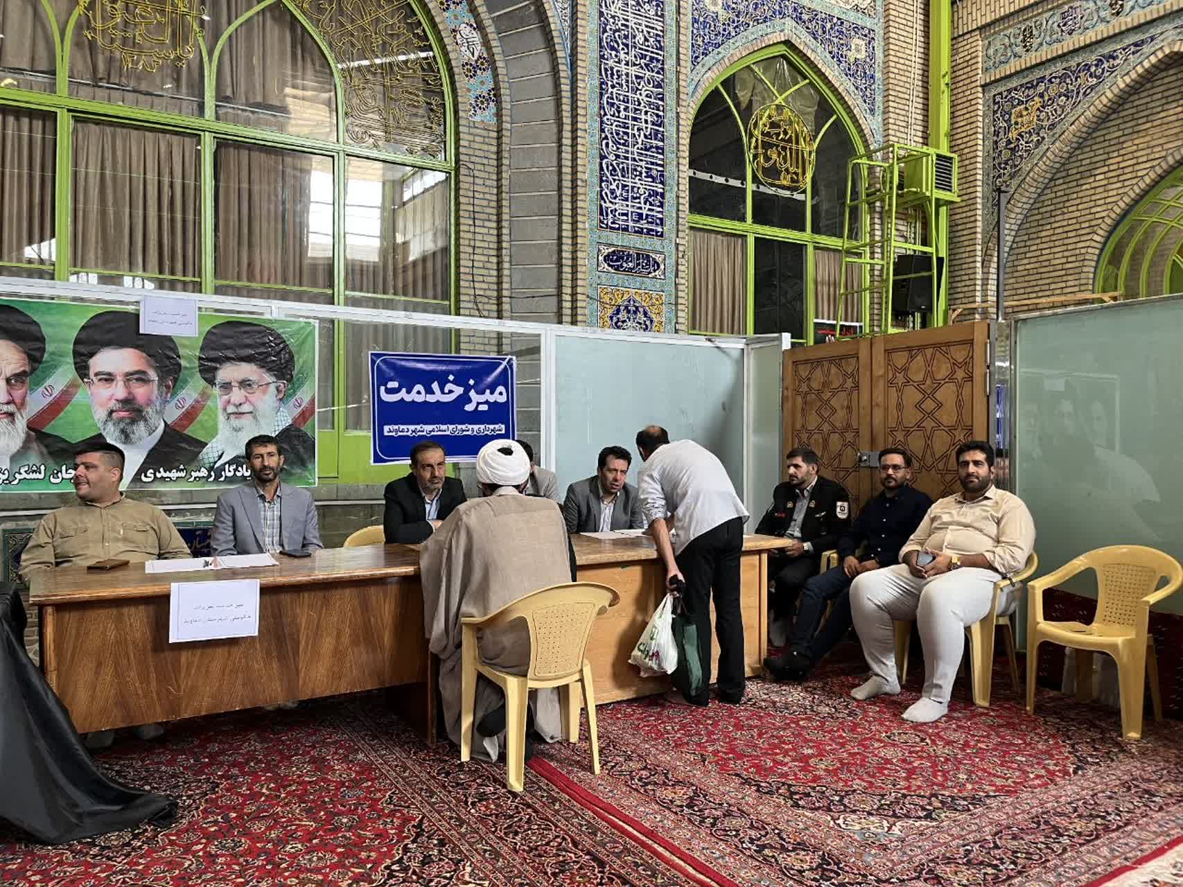 میز خدمت شهرداری دماوند در نماز جمعه؛ مطالبات شهروندان مستقیم پیگیری شد